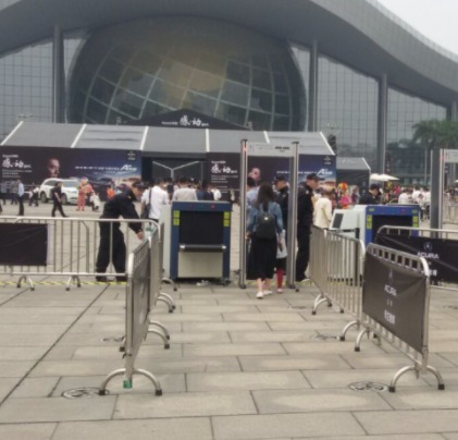 安檢門 高?？荚囃ㄟ^金屬檢測儀檢查反作弊 安檢必看